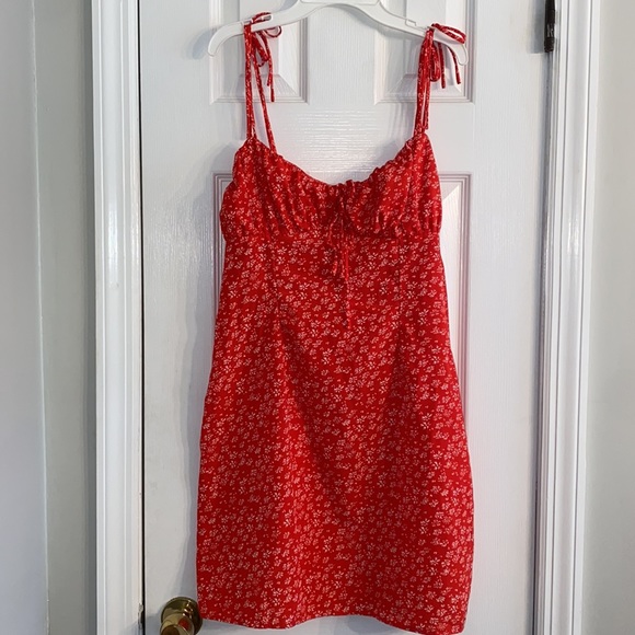 Nasty Gal dress Red with white flowers, spaghetti straps w/side zipper Size 10 - Picture 3 of 9